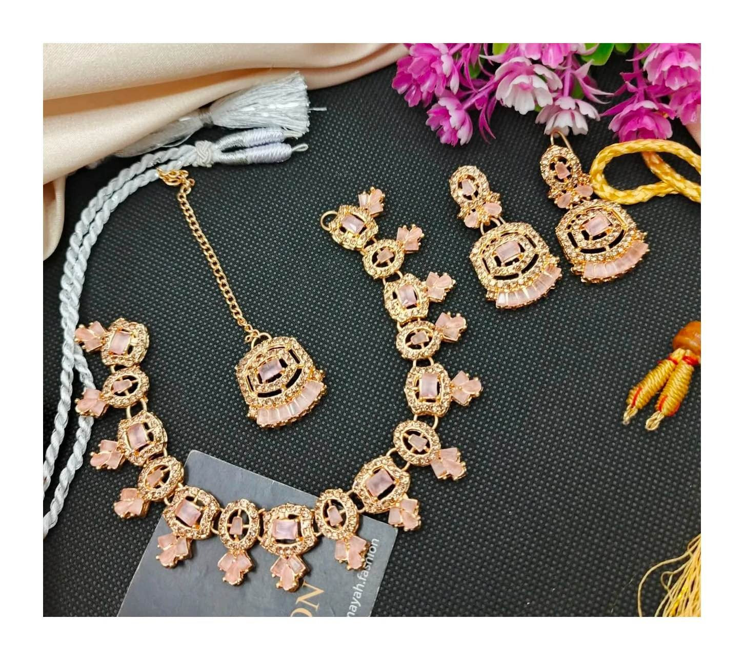 Zarcon jewellery set with necklace / earrings and tika