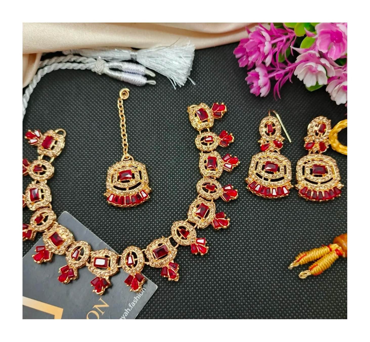 Zarcon jewellery set with necklace / earrings and tika